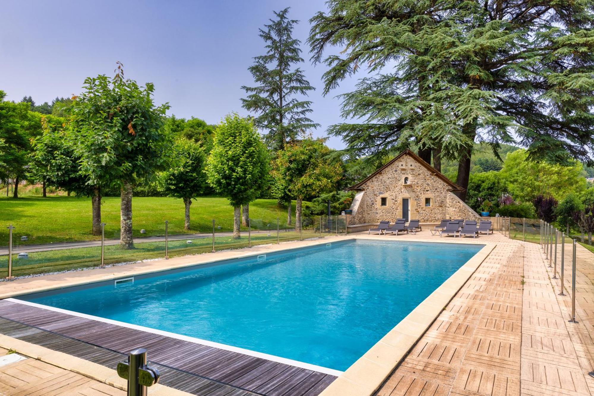Chateau De La Falque, The Originals Relais Saint-Geniez-dʼOlt Εξωτερικό φωτογραφία